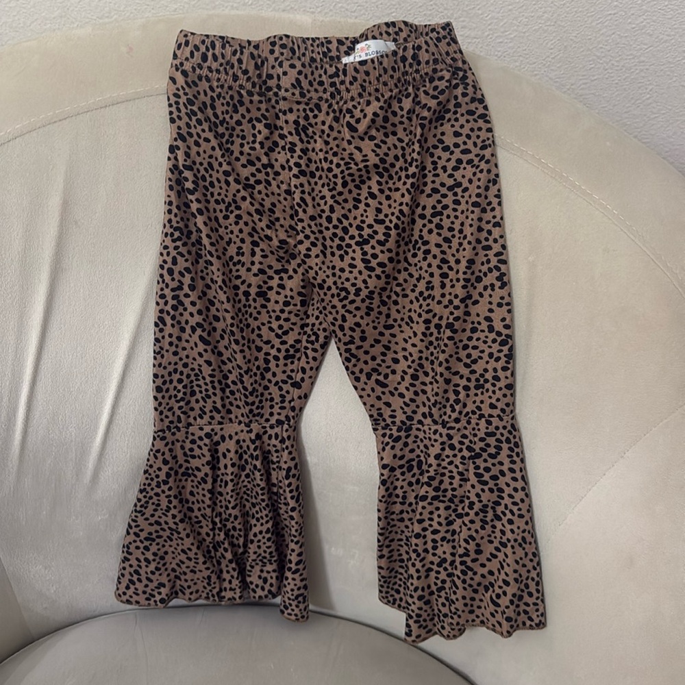 Baileys blossoms leopard bells